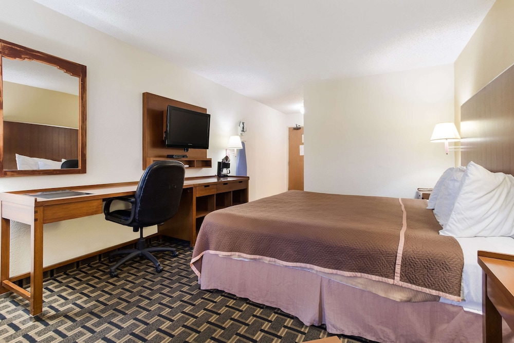 Rodeway Inn Gallup West NM 15/41