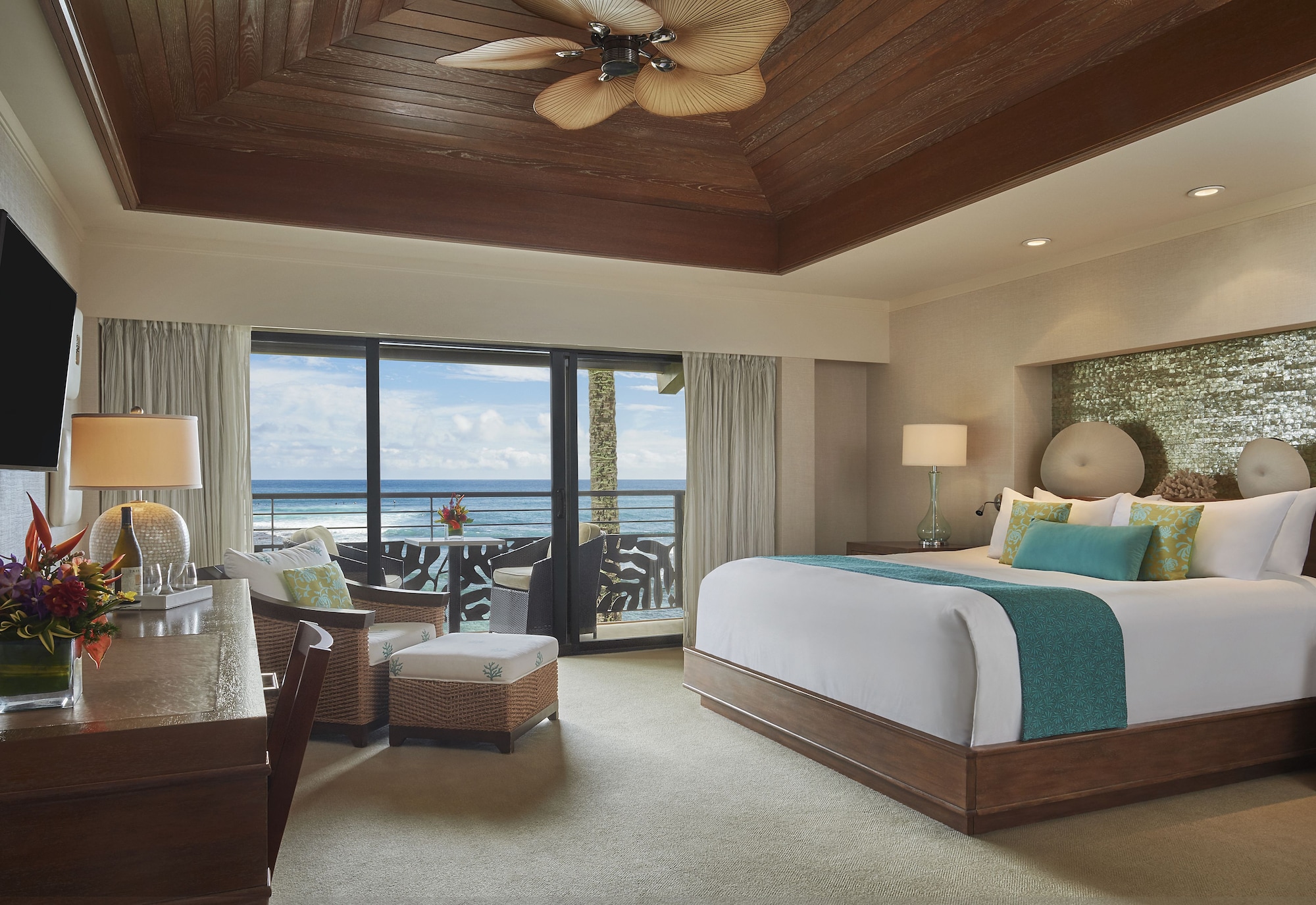 DELUXE, KING BED