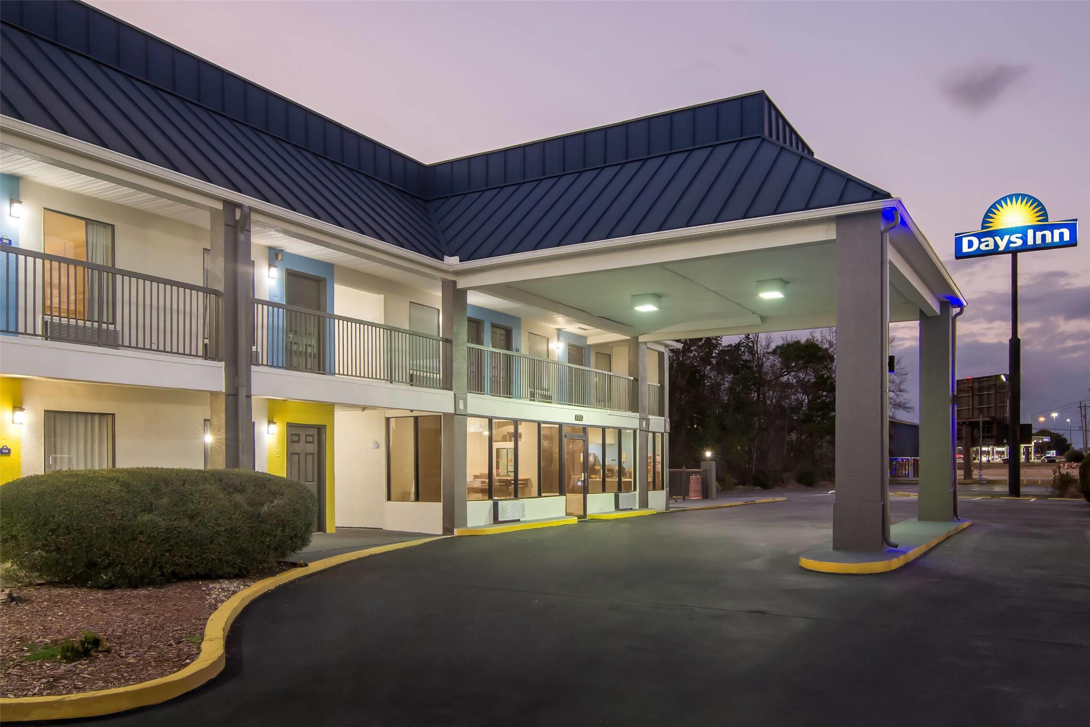 Days Inn by Wyndham Ocean Springs 10/32