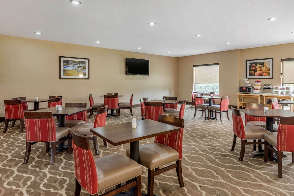 Comfort Suites Dayton-Wright Patterson 27/39