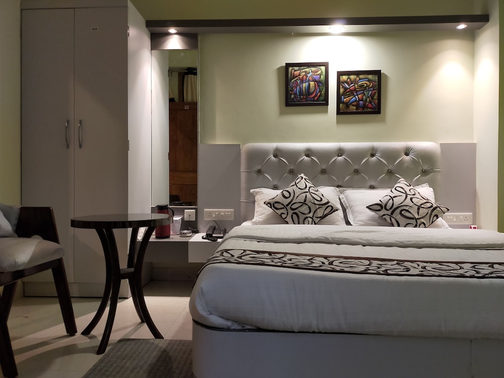 Hotel Prabhat 30/50