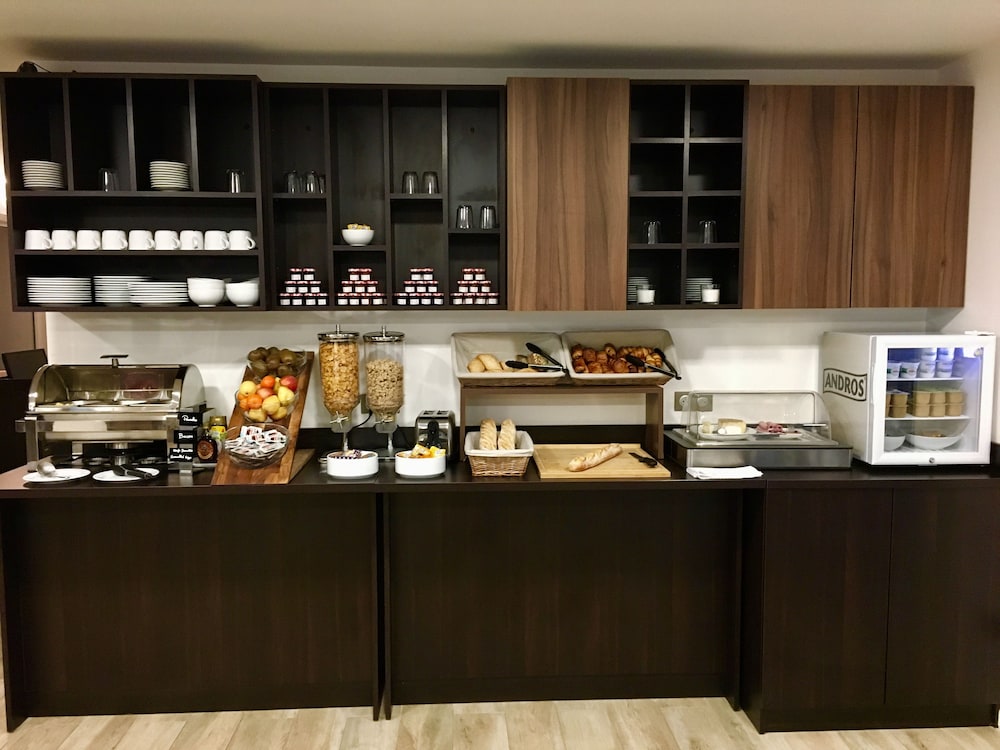 Brit Hotel Confort Martigues 35/51