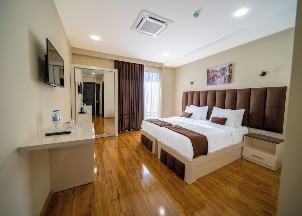 SUPERIOR, DOUBLE OR TWIN BED, CITY VIEW