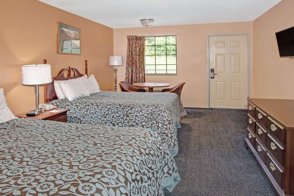 Days Inn by Wyndham Marietta White Water 7/21