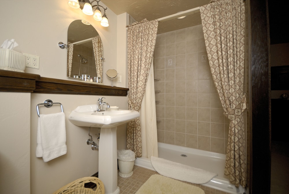 The Roost Bed and Breakfast 32/40