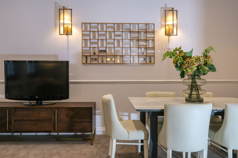 COLLINGHAM SERVICED APARTMENTS 39/56