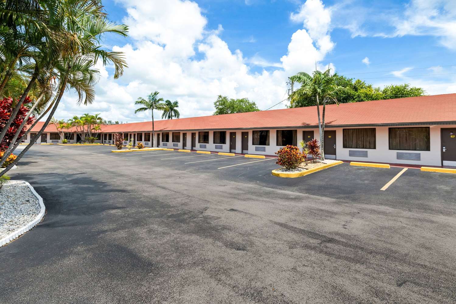 Super 8 by Wyndham, Florida City/Homestead/Everglades 18/24
