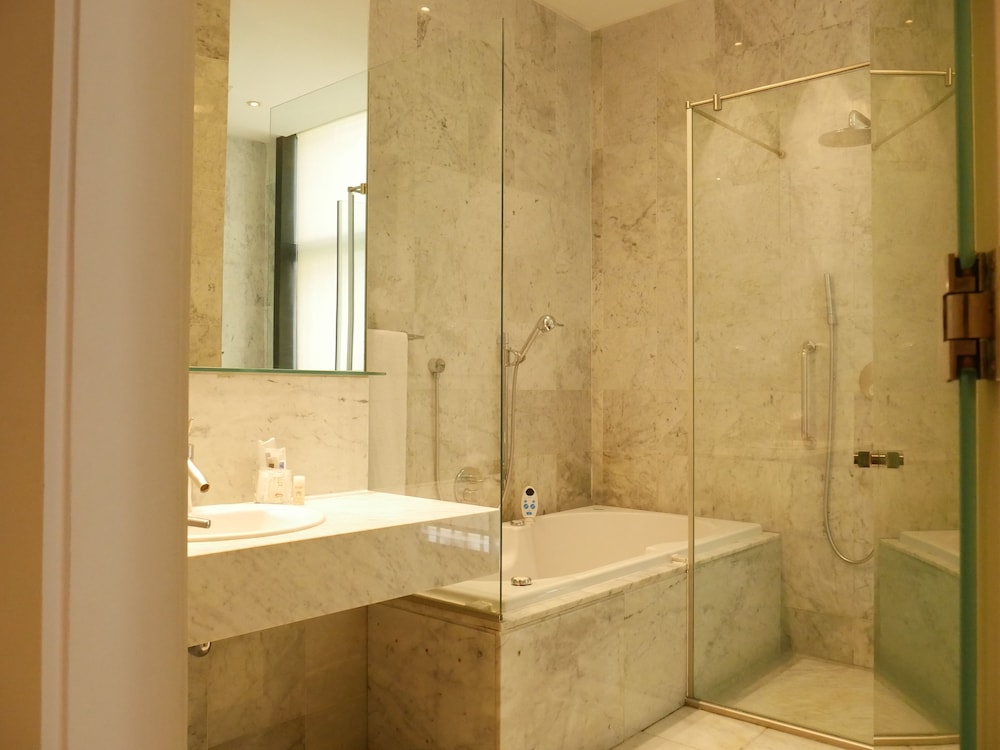 725 Continental Hotel 25/55