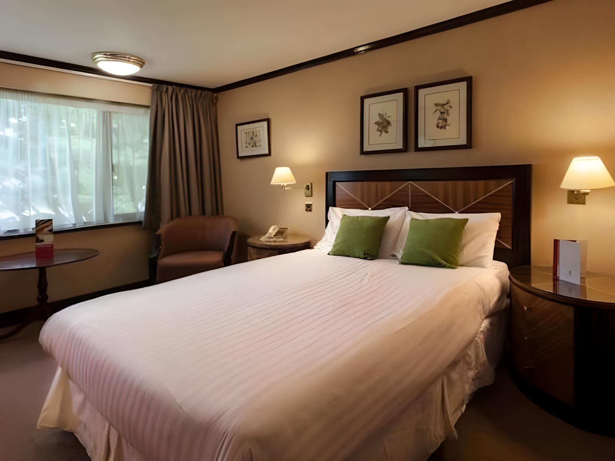غرفة قياسية بسريرين مزدوجين