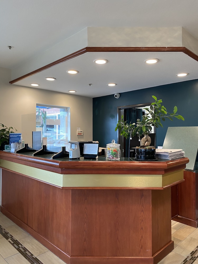 Travelodge Suites By Wyndham Newberg 8/60
