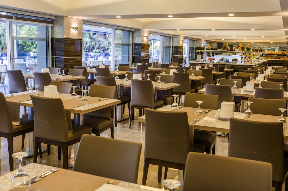 Avena Resort and Spa Hotel 52/68
