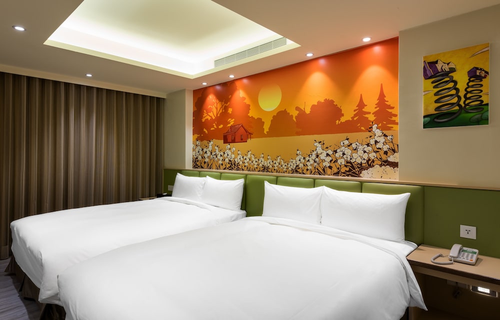 DELUXE, QUADRUPLE, 2 DOUBLE BEDS