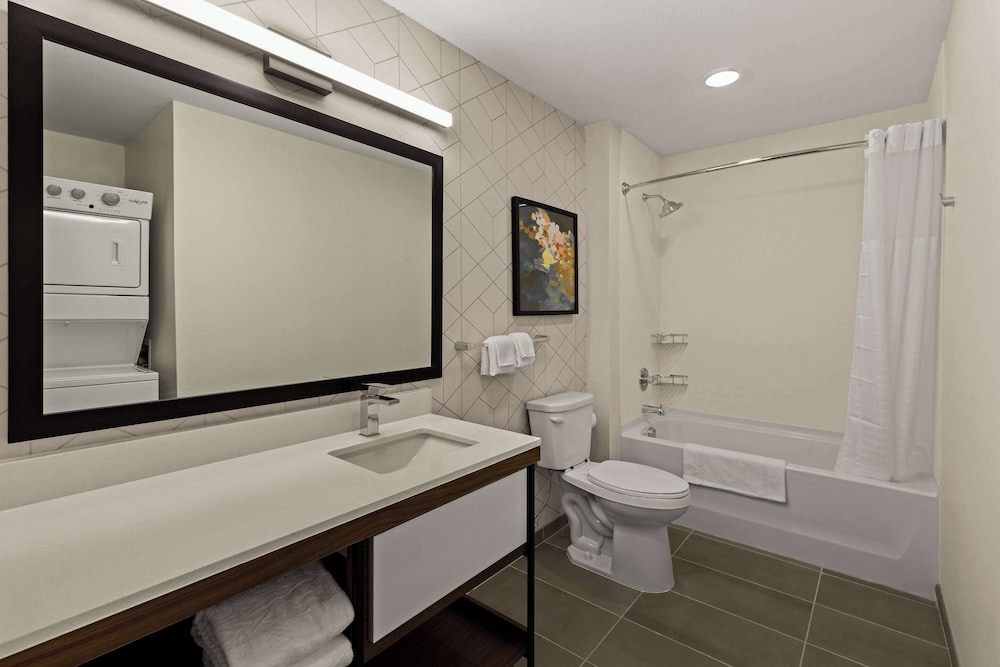 Everhome Suites Temecula 45/49