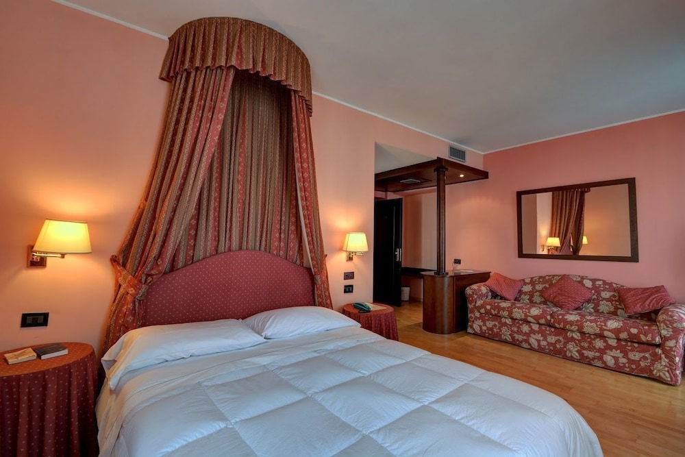 HOTEL DUE MONDI 7/29