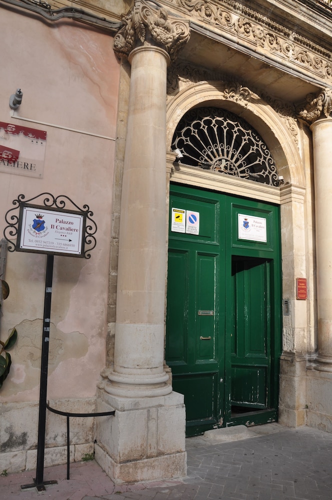 PALAZZO IL CAVALIERE B&B DE CHARME 10/68