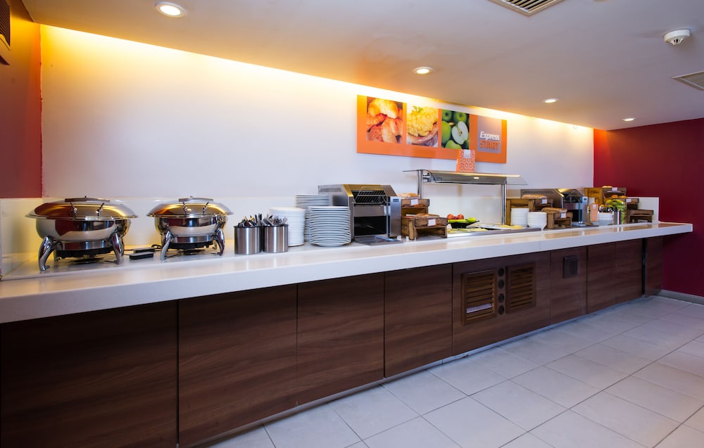 Holiday Inn Express Taunton 43/55