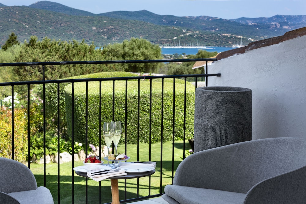 Sulia House Porto Rotondo, Curio Collection by Hilton 76/99