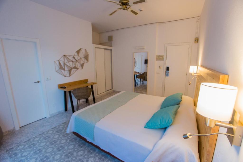 Room, Double or Twin Bed, No Balcony