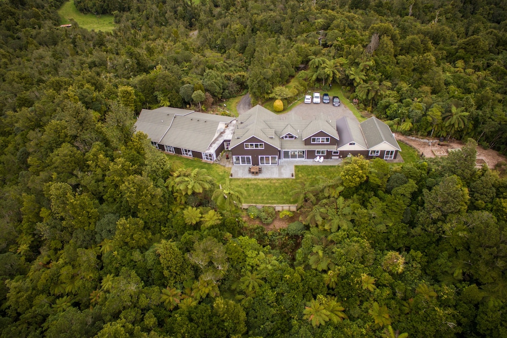 PATUHA LODGE 64/66