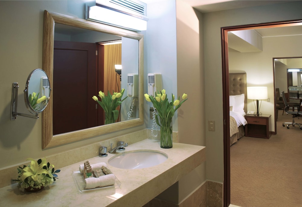 Sol de Oro Hotel And Suites 60/65