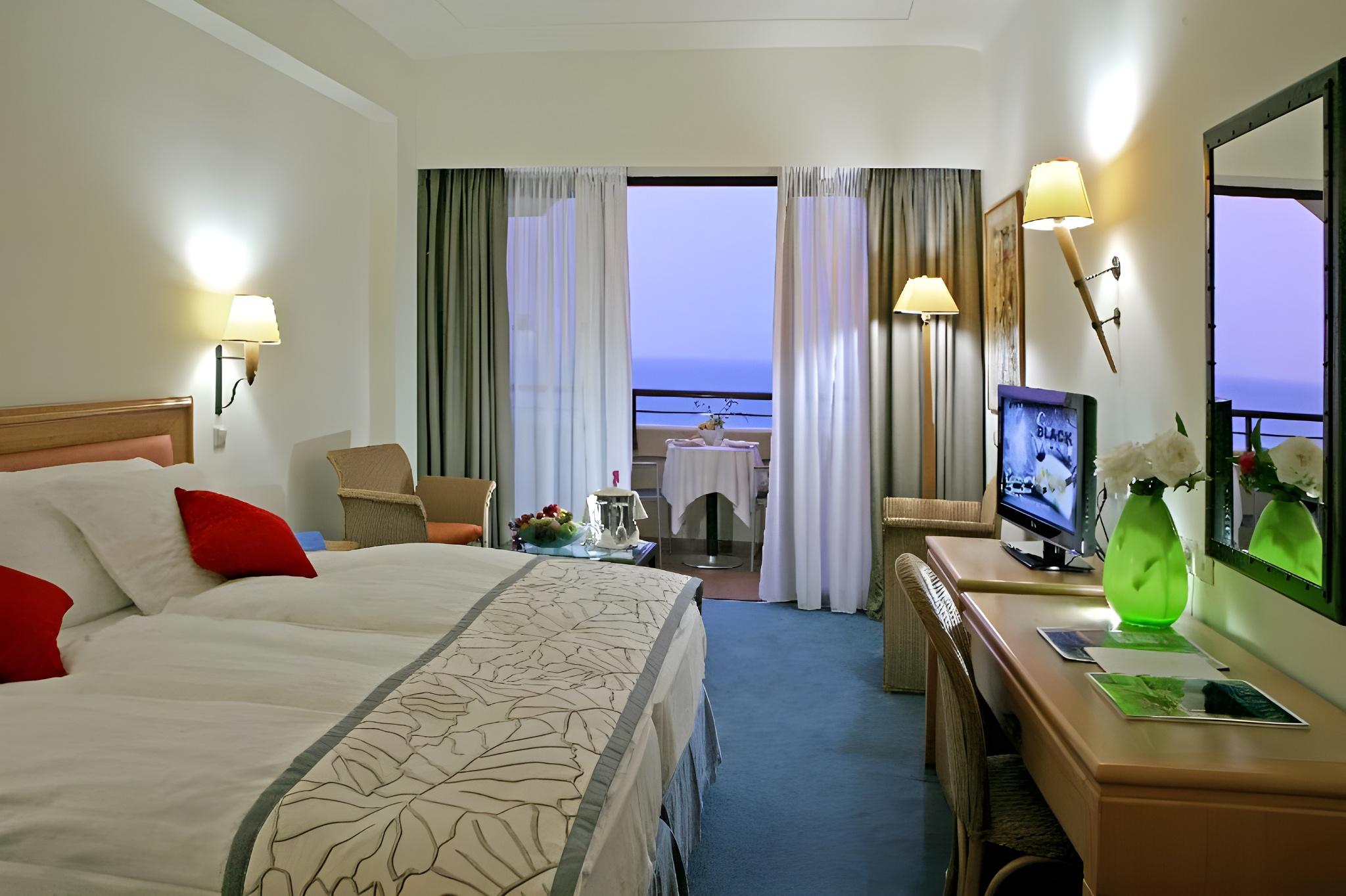 Standard, Sea View