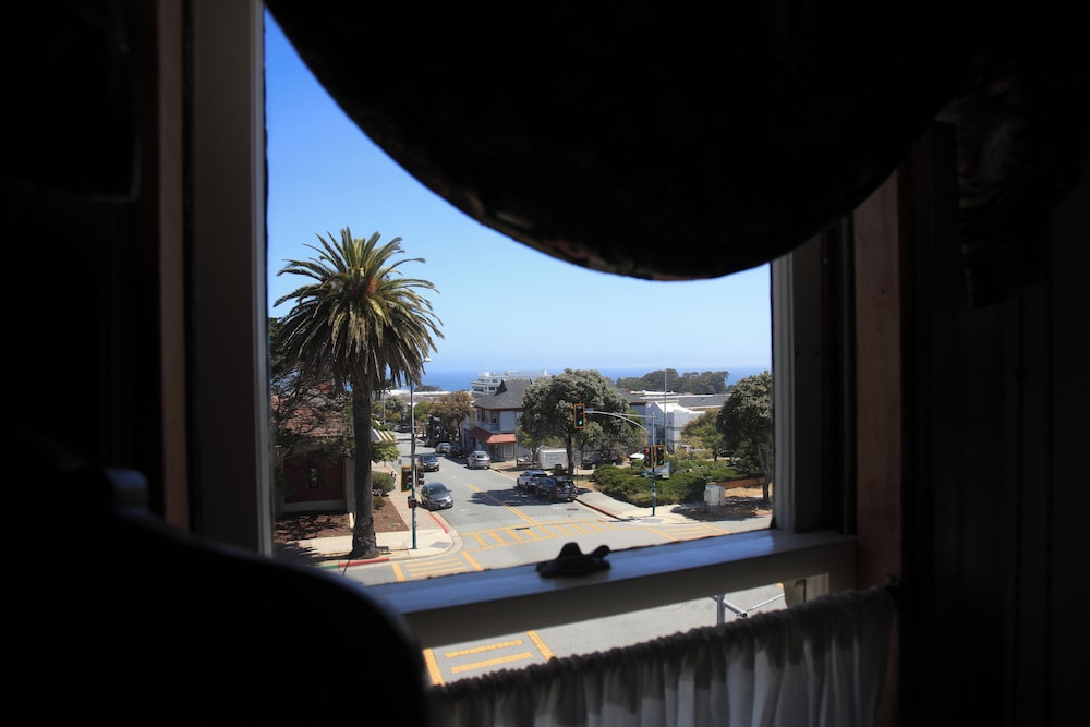 Pacific Grove Inn 54/79
