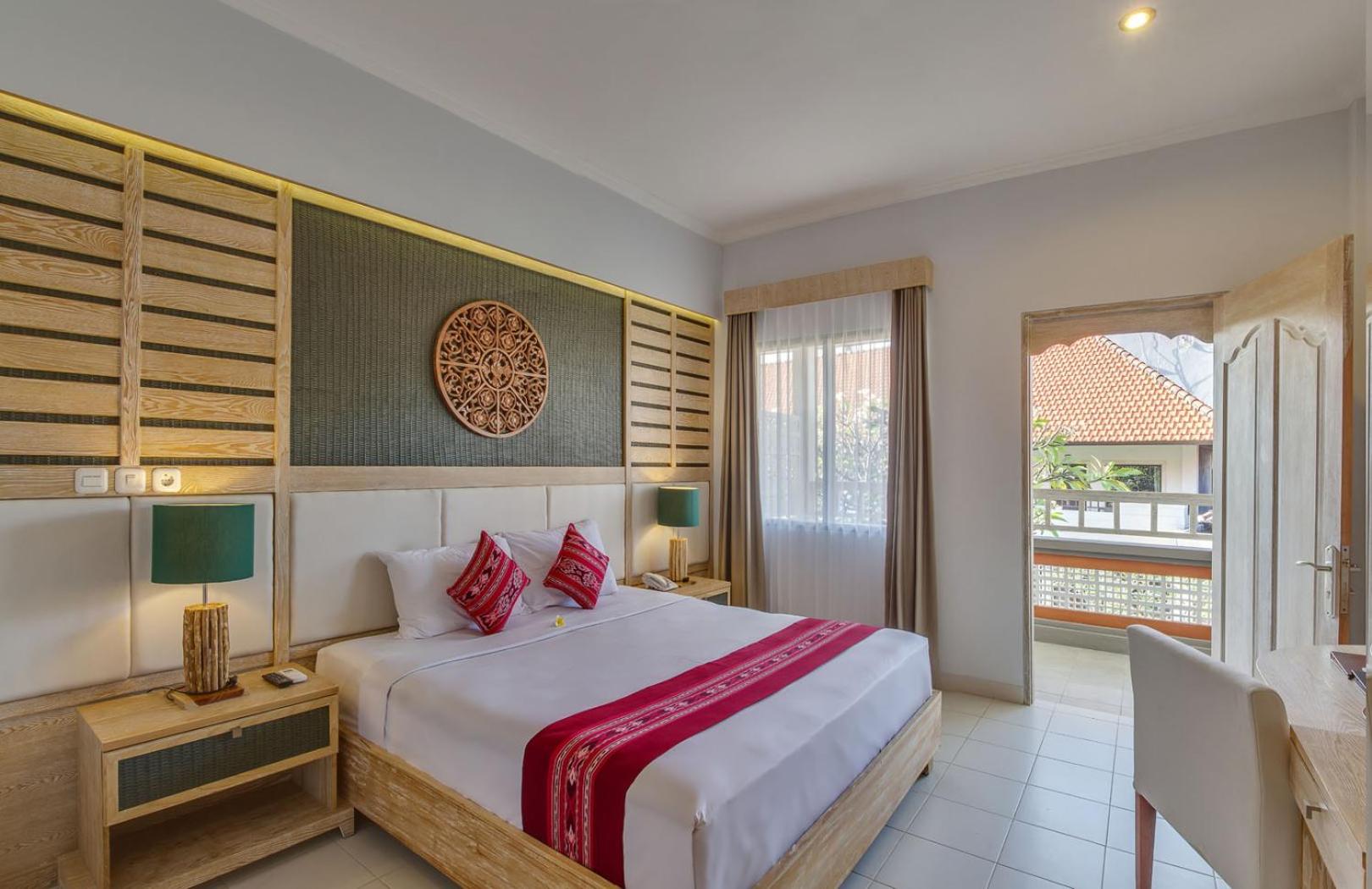 Lagoon, King Bed, Pool View