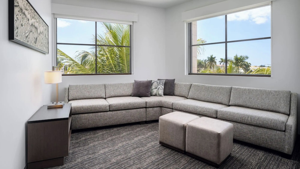 HYATT HOUSE NAPLES/5TH AVENUE 50/75