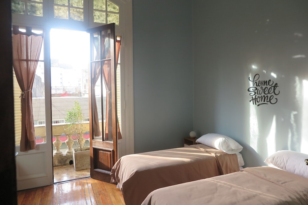 Sabatico Travelers Hostel 16/50