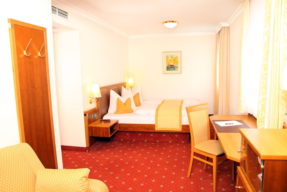 Hotel Am Schlosspark Zum Kurfurst 19/67