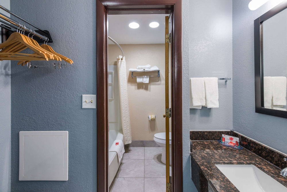 Econo Lodge Lafayette 22/57