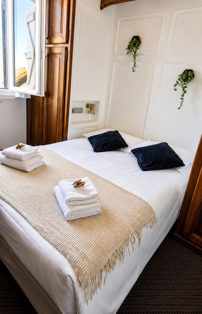 HOTEL LE LION D'OR 16/50