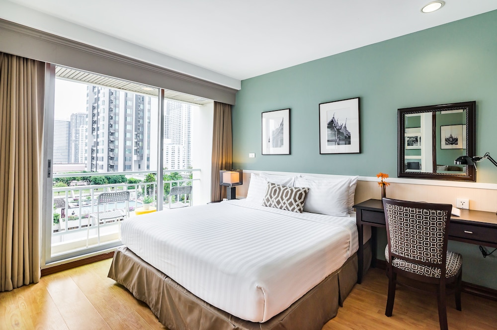 Evergreen Place Siam by UHG 15/72