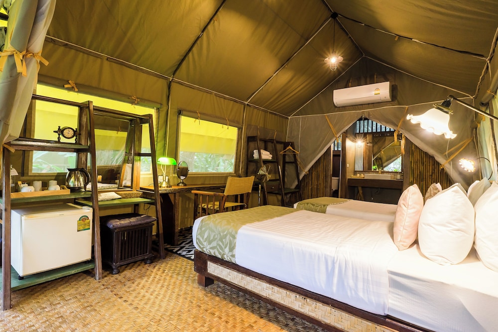 Hintok River Camp At Hellfire Pass 17/50
