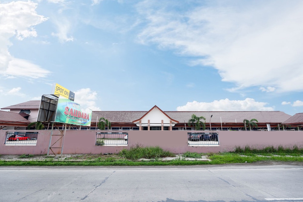 SPOT ON 2289 Hotel Saudara 2/26