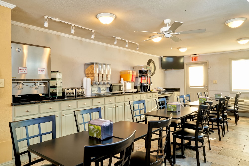 Family Garden Inn Suites 28/50