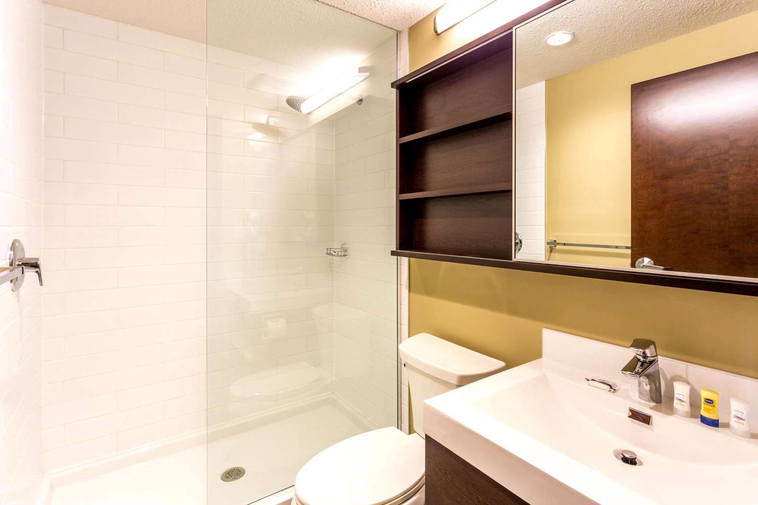 Microtel Inn And Suites By Wyndham Whitecourt 39/41