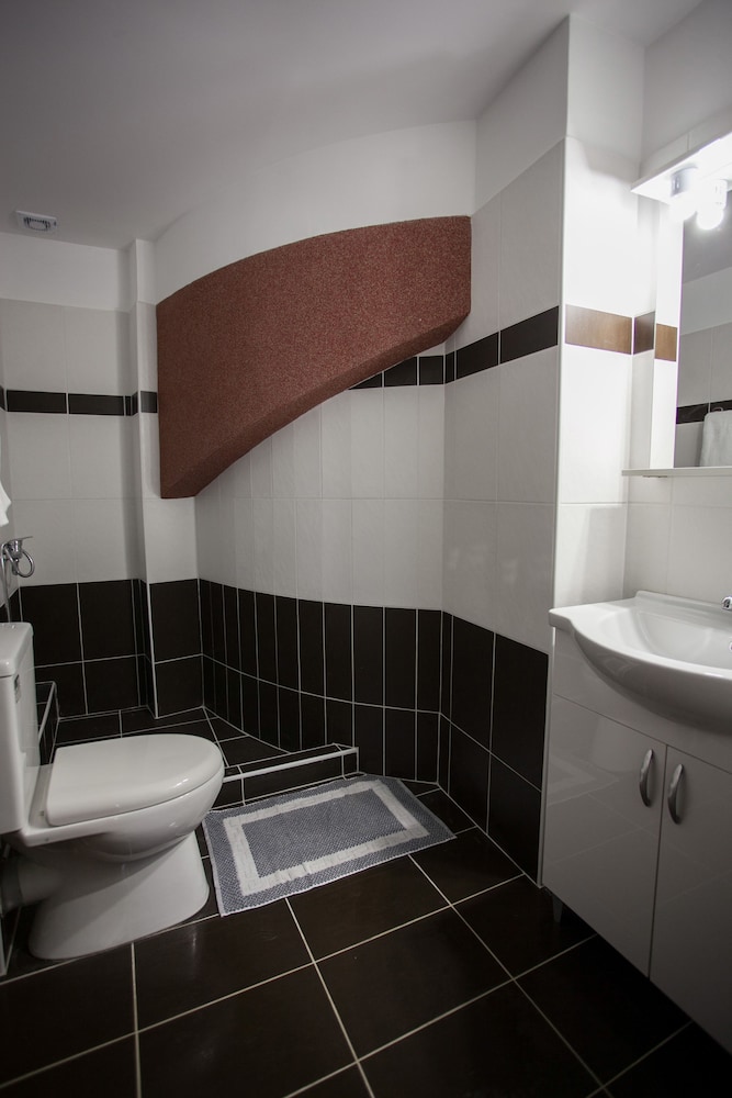 Ambrosia Suites 55/60