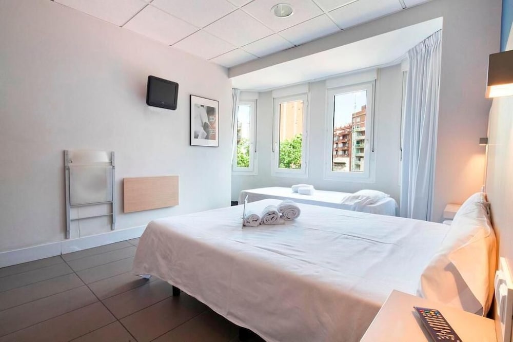 Hostal DingDong Putxet 4/18
