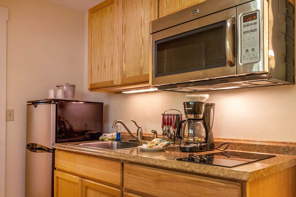 Glen Cove Inn and Suites 21/50