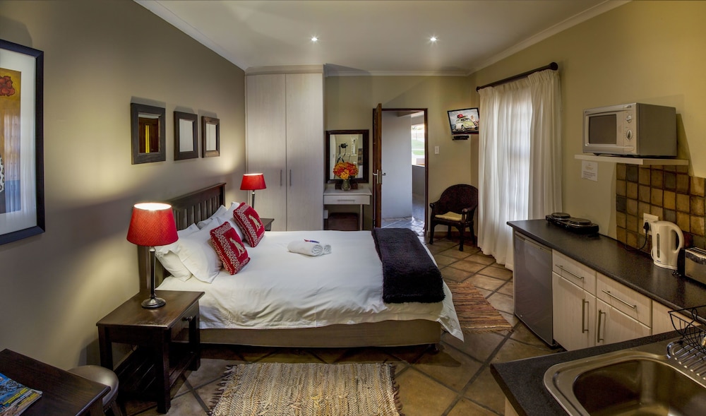 Lalapanzi Guest Lodge 13/24