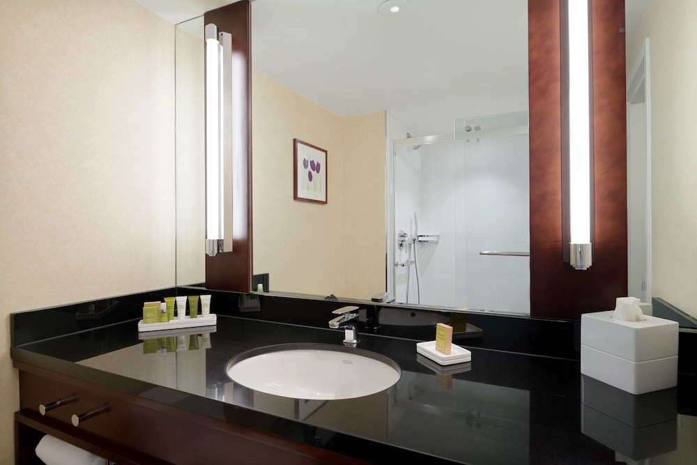 Hilton Charlotte Uptown (ex Hilton Charlotte Center City) 18/82