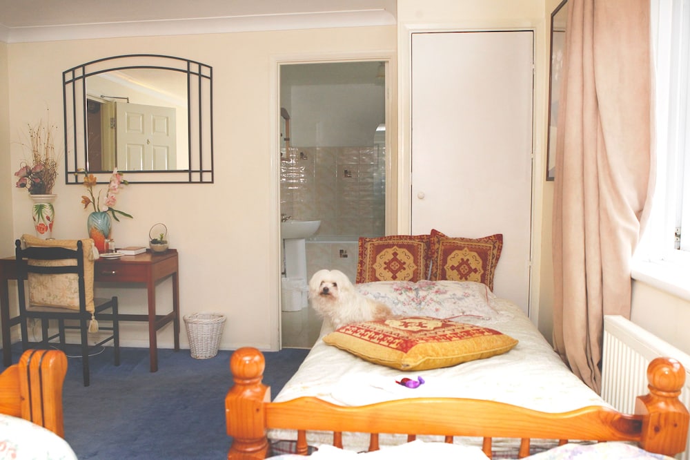 Da Vinci Guest House Gatwick 37/56