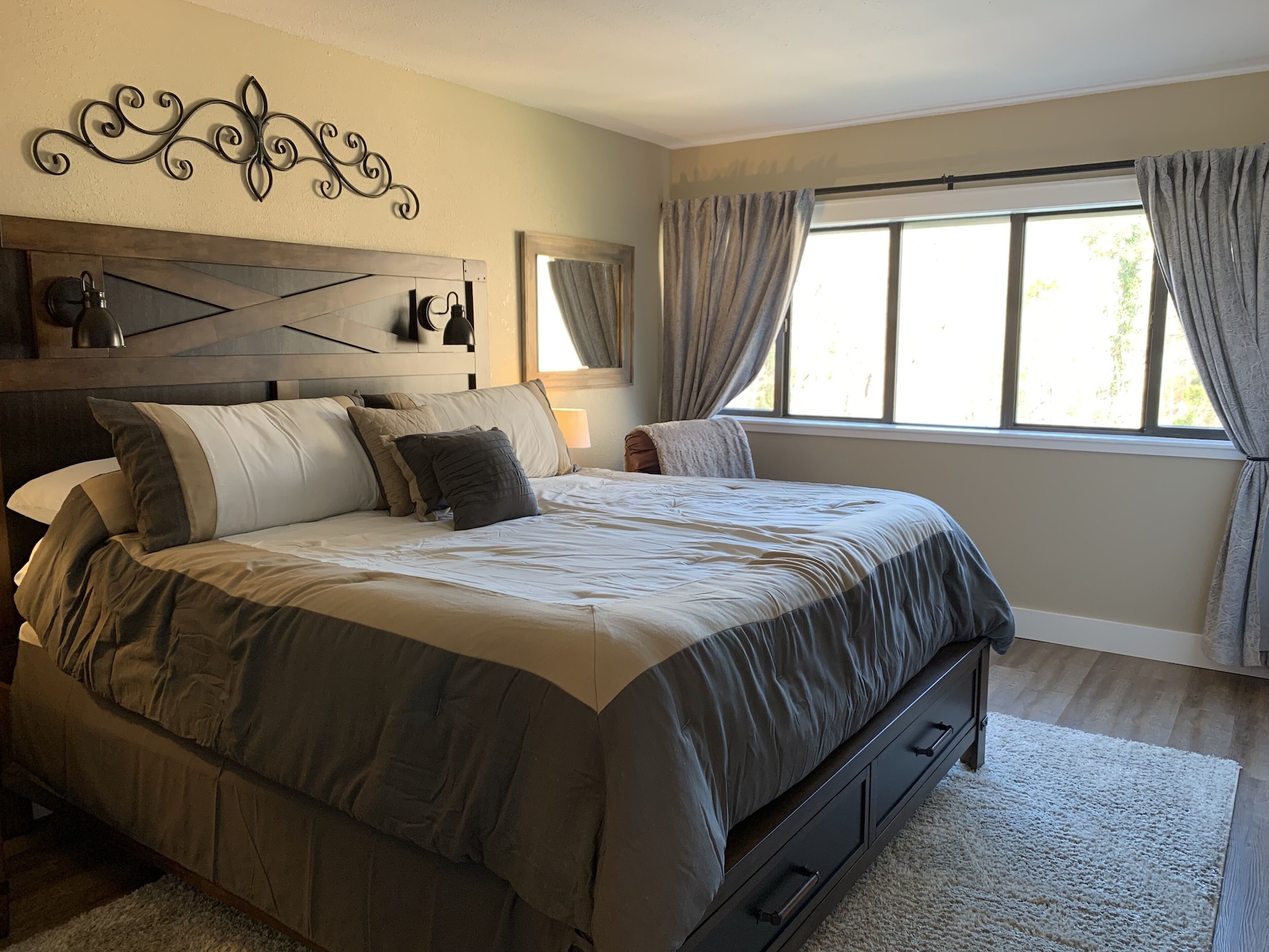 1 BEDROOM, CONDO