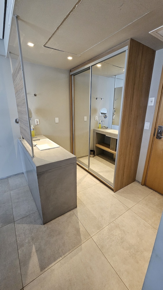 Silverton Paiva Experience Flat 3/29
