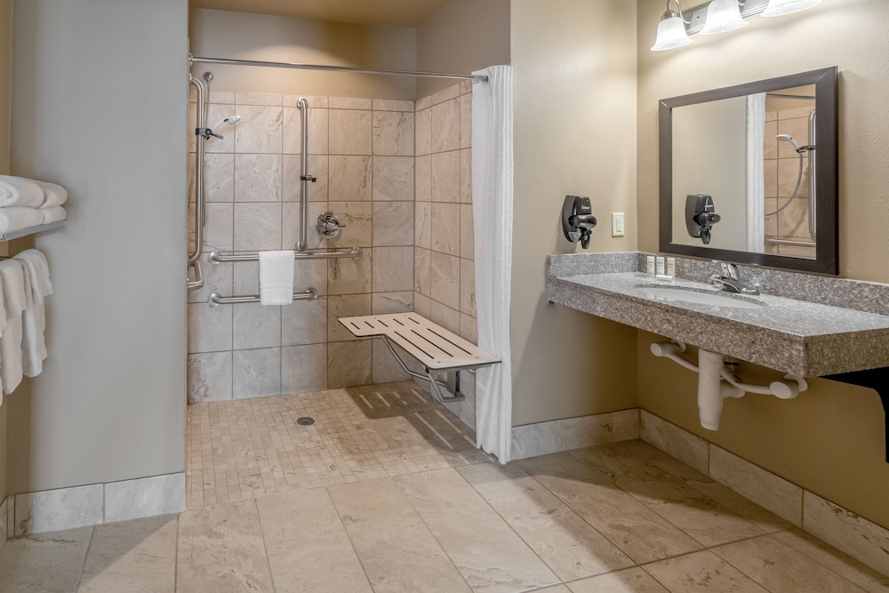 Landmark Suites 46/50