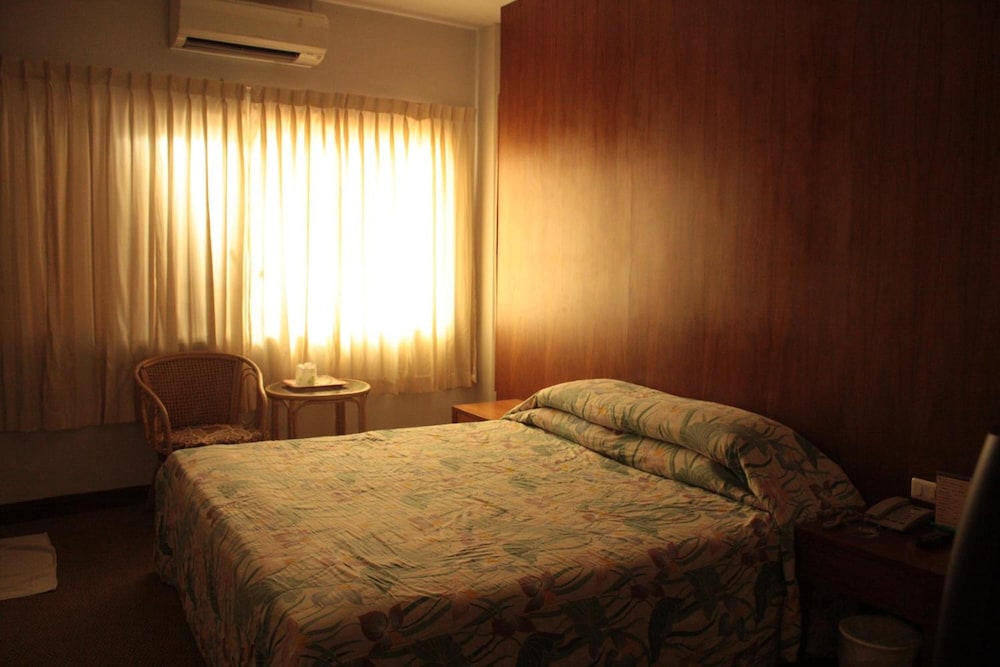 Dhevaraj Hotel 30/62