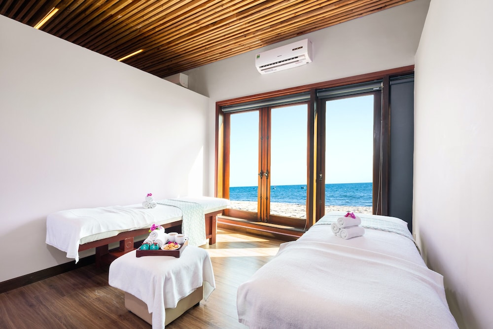 Hoang Ngoc Beach Resort 25/87