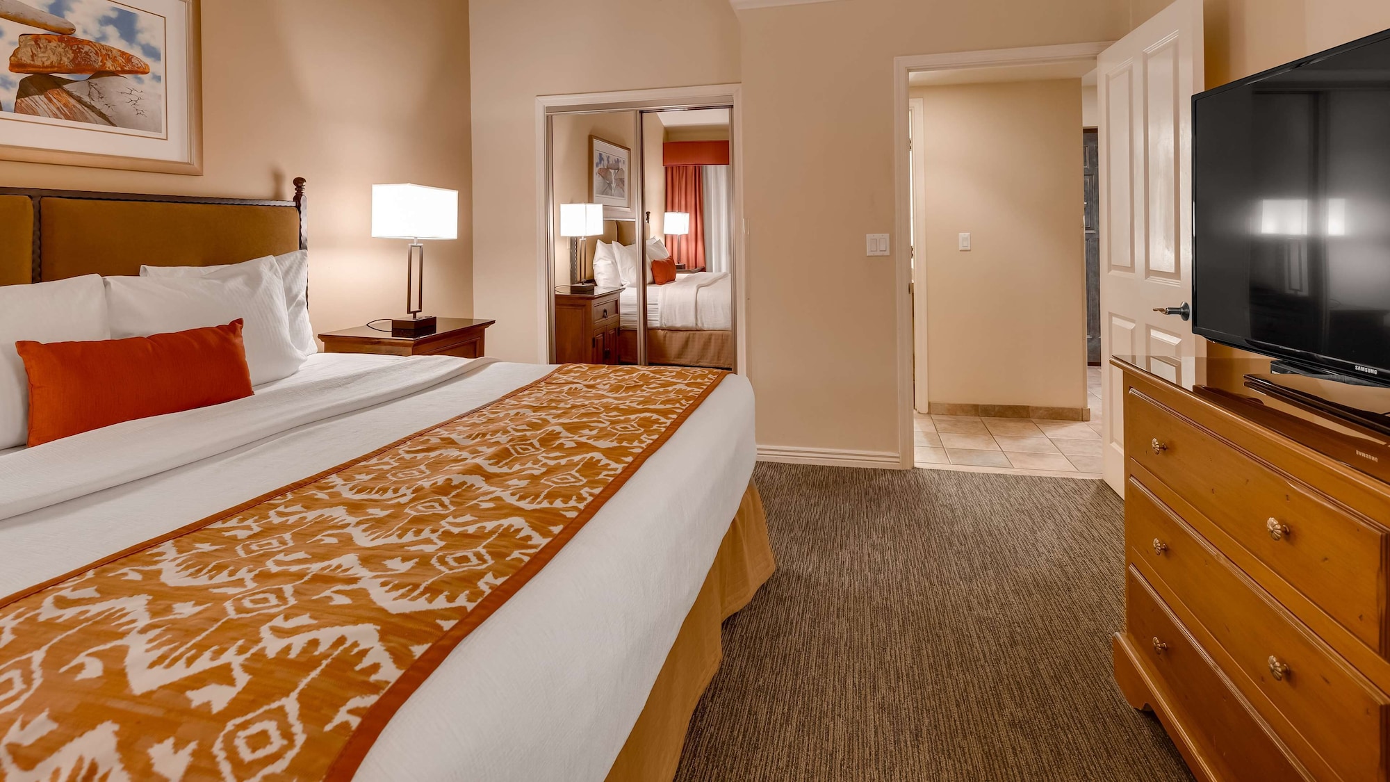 Suite, King Bed, Sofa