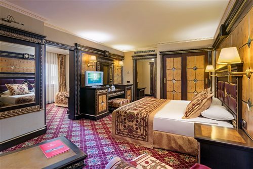 غرفة عائلية بإطلالة جزئية على البحر